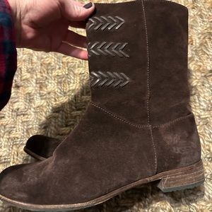 Ugg suede vintage finished brown boot size 9.5